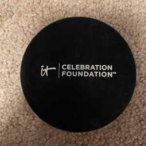 IT Cosmetics Medium Foundation